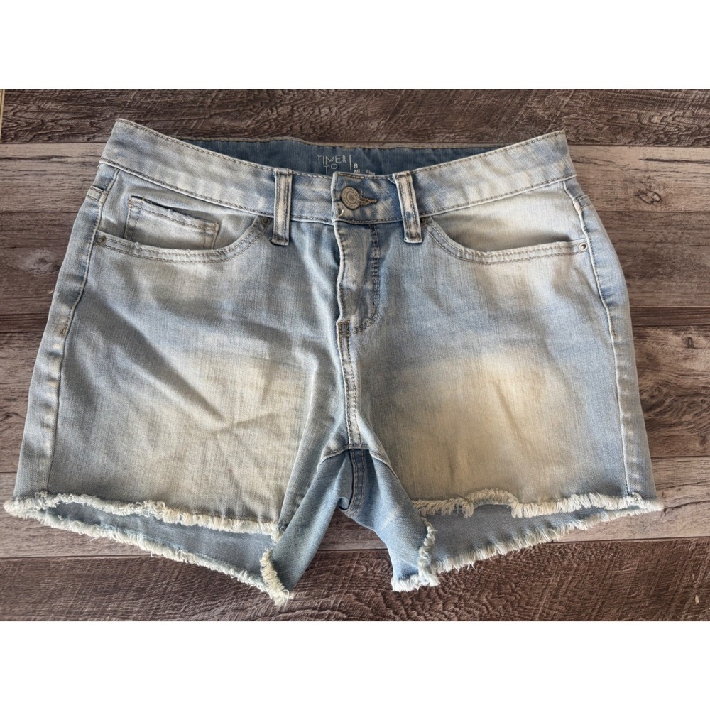 Time and Tru Denim Shorts Size 8 Light Wash Frayed Hem Mid Rise Casual Summer